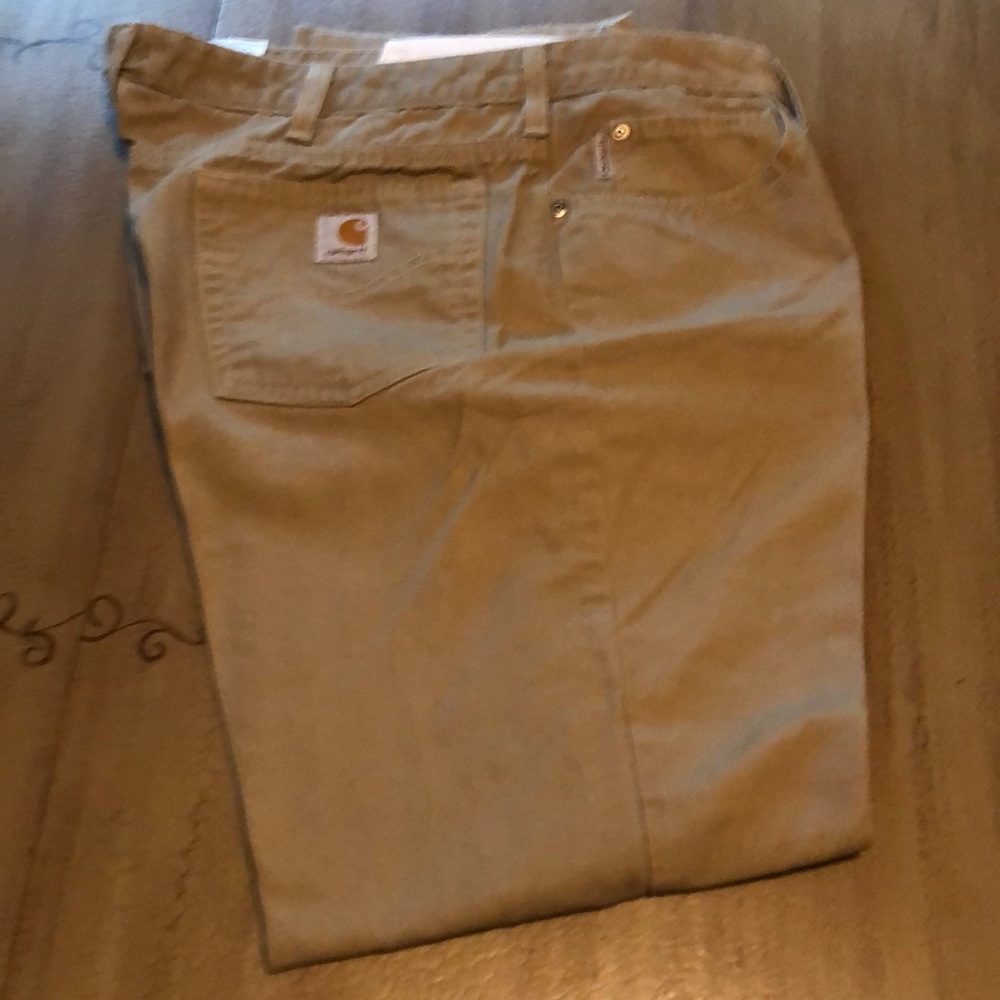 Women’s Carhartt khakis 14 X 32 relaxed fit.